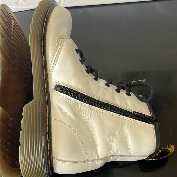 Dr.martins white Translucent Sole with Cross Logo lace up side s
Zipper unisex - Picture 8 of 14